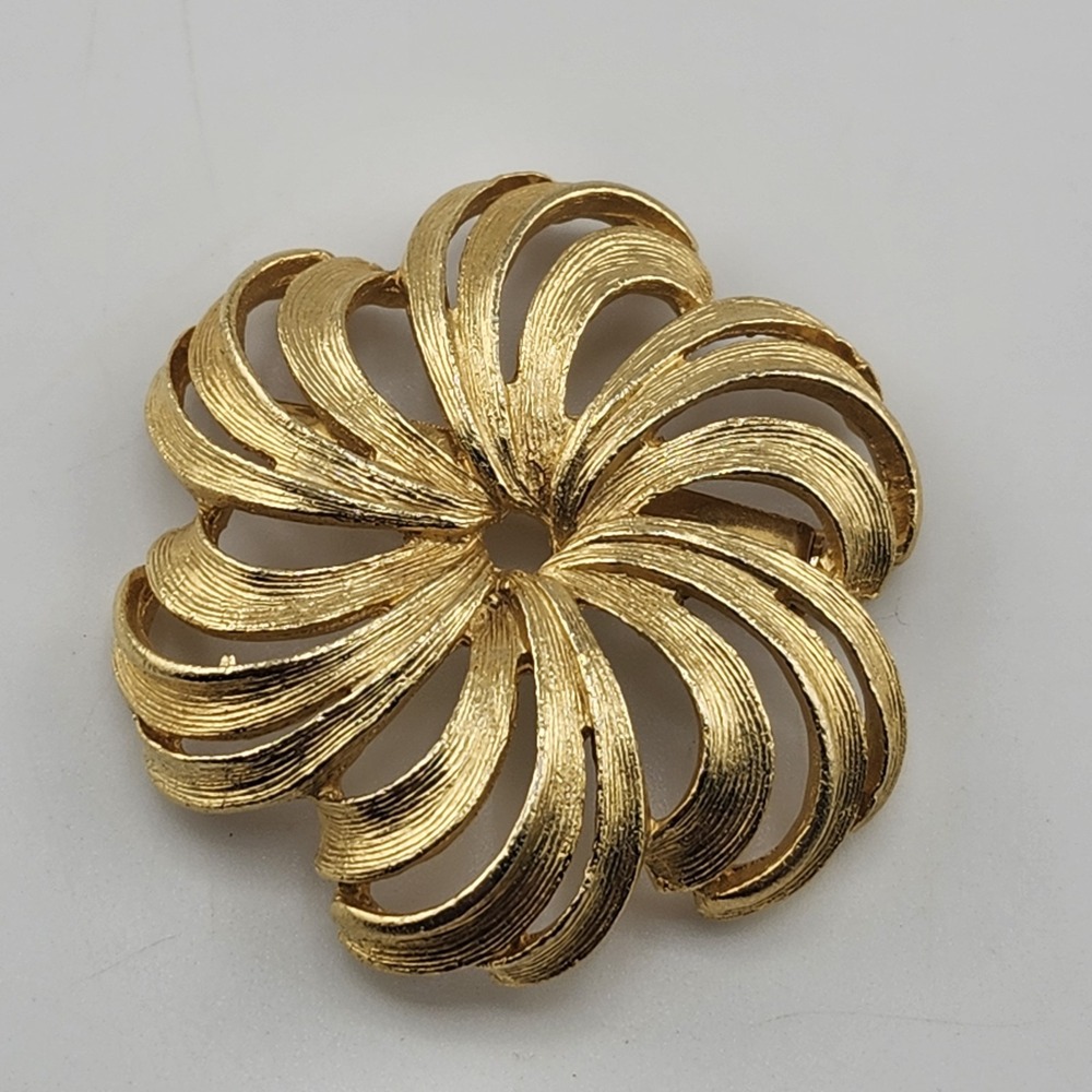 Vintage Gold Tone Swirl Brooch
